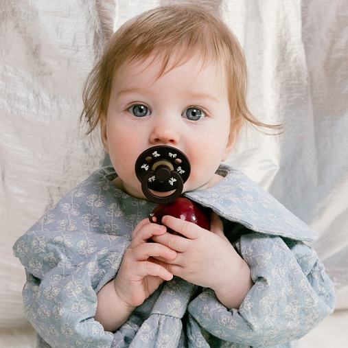 Пустышка латексная BIBS Colour Holiday - Bow - Plum/Ivory, 0+ мес.